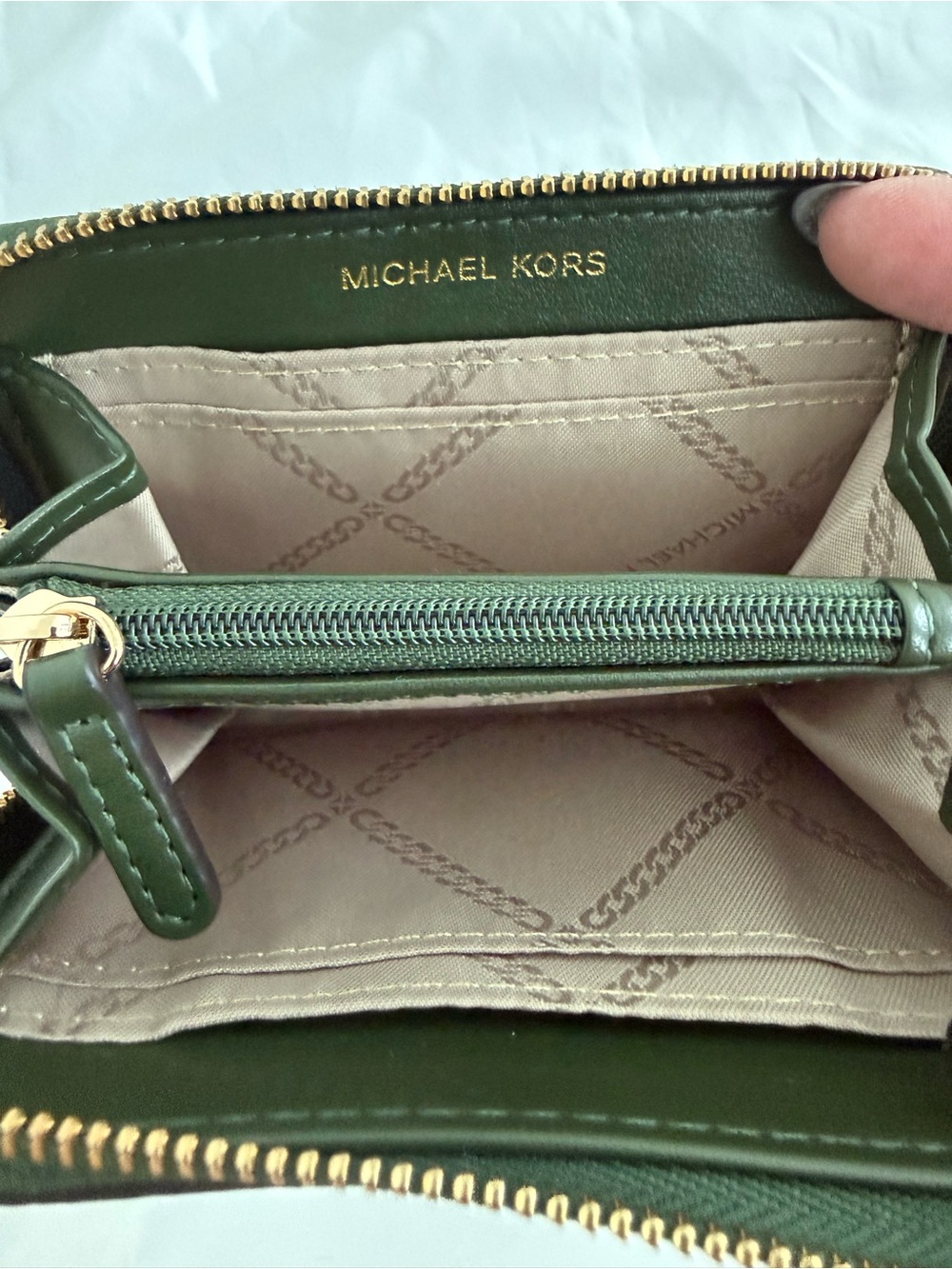 Michael Kors Green Pebbled Leather Zip Card Case - Picture 4 of 5